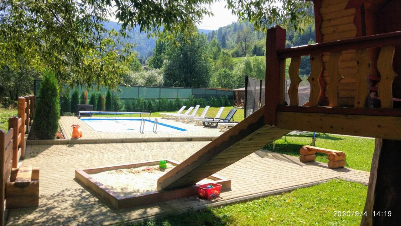 Mini Hotel Zakrut Tatariv Kültér fotó